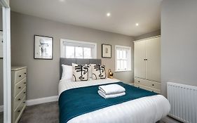 Host & Stay - Stunning Georgian Multi-Unit Townhouse Apartment